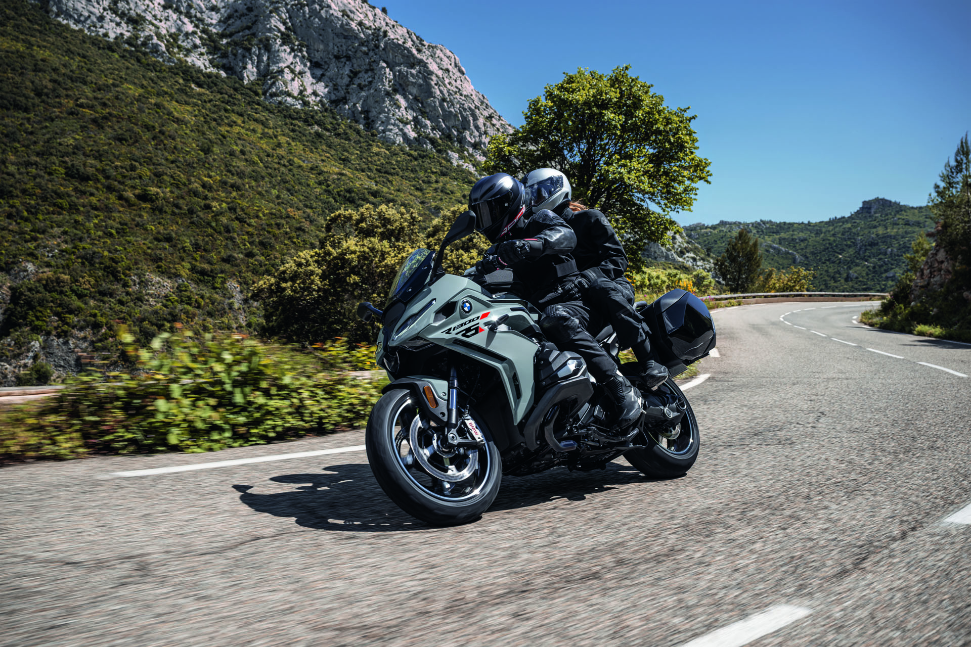 2026 BMW R 1300 RS Mountain Touring Action